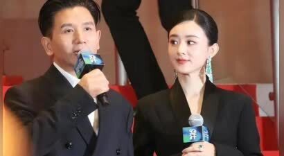 赵丽颖参加私人聚会，和男高层保持距离，与赵德胤相处状态不一样