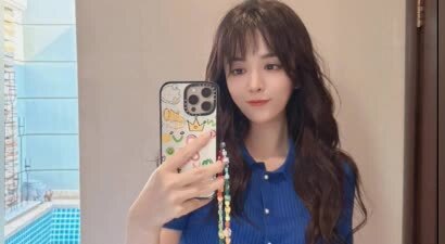 王晓晨六一晒爱心玫瑰抹胸红裙肤白上围丰满隔空飞吻疑示爱俞灏明