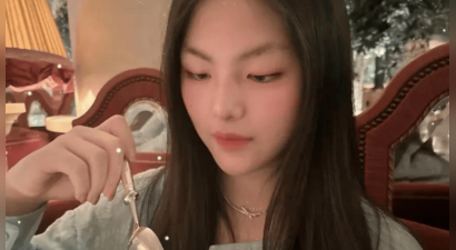 李湘一大早连发五张王诗龄照片，母女高档餐厅共度假期