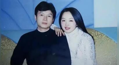 54岁杨钰莹生日，现任哭诉：嫁给你却输于你的过去