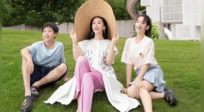 48 岁苗圃状态惊艳！龙凤胎女儿像富商爹，儿子继承妈高颜值