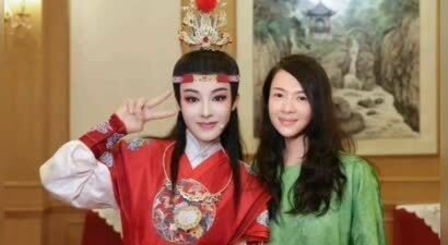 46岁章子怡太敢了，合影小13岁全妆陈丽君，输赢结果让人惊讶