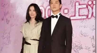 李亚鹏直播透露，李嫣很少主动联系自己，窦靖童每周都会视频通话