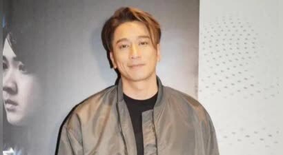 万梓良22岁儿子参加湖南音乐比赛显天分 越大越靓仔竟撞样吴卓羲
