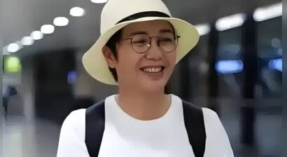 英国偶遇蒋雯丽，眼神衰败身材消瘦，曾经女神为何如此改变？