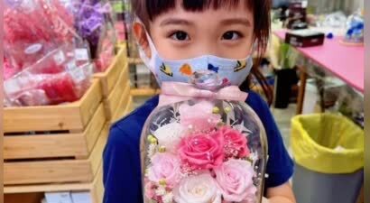 68岁尔冬升9岁女儿拿英文学科冠军，获3千奖学金，学习好颜值还高