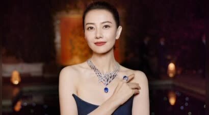 高圆圆蓝色抹胸裙造型惊艳！雪肌闪耀尽显优雅女神气场