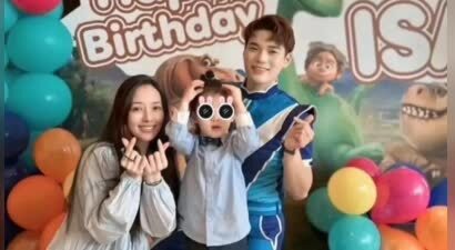 郭碧婷给儿子办三岁生日宴，向佐缺席，布置简陋，儿子正脸曝光