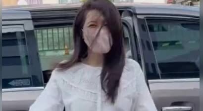 曾黎接车现场仅现四名粉丝，自嘲寥寥无几