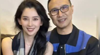 汪峰晒与女友亲密合照力破宁静绯闻！直言：“我俩好着呢”