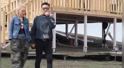 汪峰宁静牵手引争议，森林北删汪峰相关视频，晒童年照引发热议