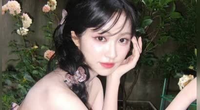 杨肸子晒夏日随拍 麻花辫造型青春感爆棚