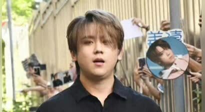 生日轰动香港，大咖给足面子，被炮轰不断的26岁香港顶流姜涛凭啥