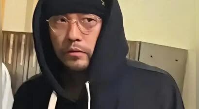 不死癌症击倒周杰伦，音乐天才被疾病困扰，简单动作都成挑战