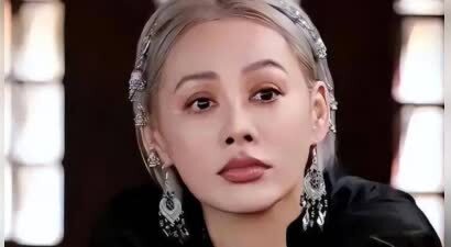 宁静正面回应“牵手”事件隐情！汪峰实在可怜，里子和面子都没了