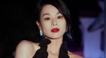 胡杏儿被李乘德养了10年，面相体型变化巨大：这还是猪扒脸吗？