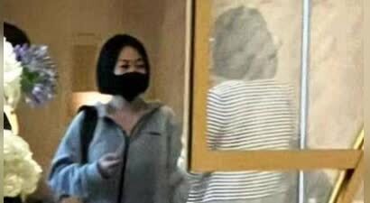 小S低调赴韩引猜测，最新照片曝光，状态极差，瘦得撑不起衣服