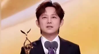 51岁主持人何炅：被保姆起诉，节目停播，婚姻低调，现状令人惊讶