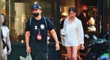 王大陆服役假期与女友约会，二人散步同行心情佳