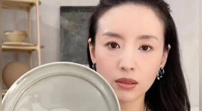 45岁董洁近照曝光，改行开服装店当老板，生图看起来又漂亮又年轻