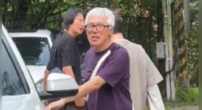 知名男歌手近照曝光，身形消瘦满头白发，曾宣布无限期停工！
