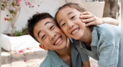 应采儿为Jasper庆12岁生日，母子三人同框超温馨