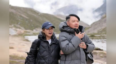 艾威为爱妻陈美玲举行海葬，坦言二人因游泳结缘