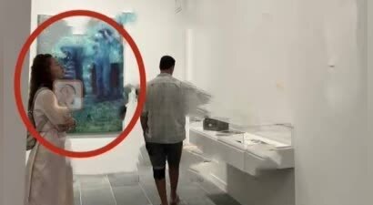 徐子珊45岁近照曝光，独自现身法国美术馆，网友分享偶遇细节