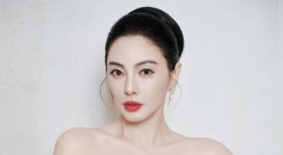 张雨绮穿蓝闪礼裙似海洋公主！端庄大气美到发光