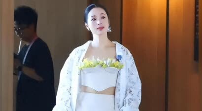 被称为“顶级绿茶”，出道26年争议不断，如今42岁看着却像24岁