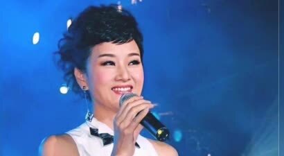 没想到“销声匿迹”11年，与丈夫相约丁克的宋祖英，已成人生赢家