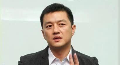 王菲没想到，自己负债累累的前夫李亚鹏，竟走了另一条“上坡路”