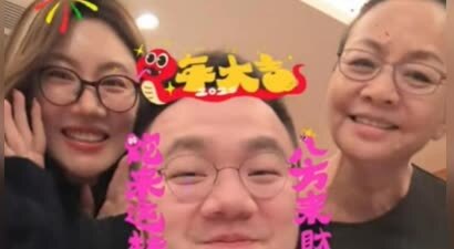 宋丹丹祖孙外出吃饭，牵着孙子手笑得好慈祥，7岁偶一瘦了好多