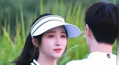 关晓彤和李昀锐甜蜜互动后，鹿晗首次公开现身，状态如何？