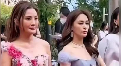 当44岁阿娇和42岁阿sa同框时，阿娇却轻松胜出