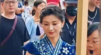 “沈眉庄”扮演者被偶遇，微发福，衣品差，凭什么让 5000 万人破防