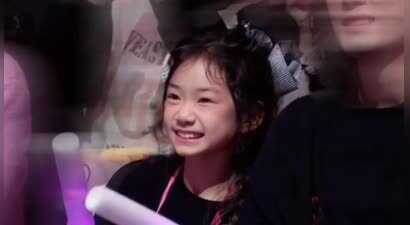 戚薇10岁女儿近照流出，引上万人围观：这娃，怎么就长成这样了？