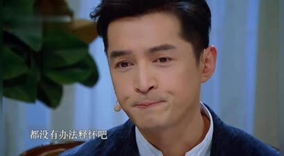 胡歌现身音乐会引争议！粉丝劝告他抓紧去拍戏，少掺和人情场合！