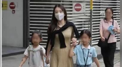 38岁方媛被偶遇：挺着8个月孕肚送孩子，两个女儿一左一右很可爱