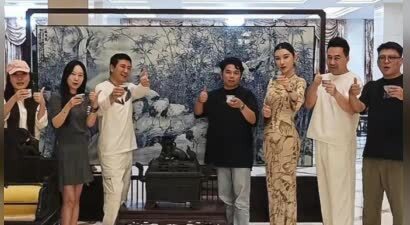 杨子否认与李隽子恋情：她个子太高像长颈鹿，聊天总仰着头累得慌