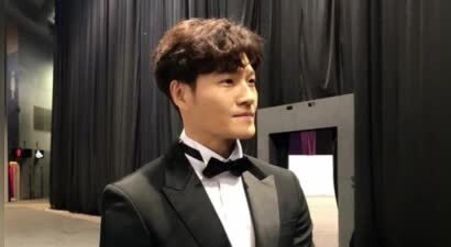 闷声办大事！看单身半辈子突然结婚的金钟国，悬着的心终于放下了