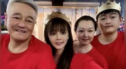 金钱堆不出幸福！赵本山女儿绝食抑郁躺豪宅，小沈阳闺女在韩娱杀出血路