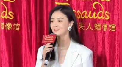 蒋欣出席北京蜡像揭幕仪式，一看蜡像人都懵了，就不能选个别的？