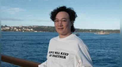陈奕迅方道歉并下降影片，专辑质量差但炮轰粉丝穷，还吐槽简体字