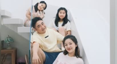 恭喜！乔杉官宣妻子怀上三胎，携两女儿陪太太拍孕照，倍显温情满满