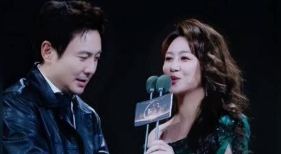 太不争气！38岁马丽为小11岁男友生下孩子，背后的真相太现实