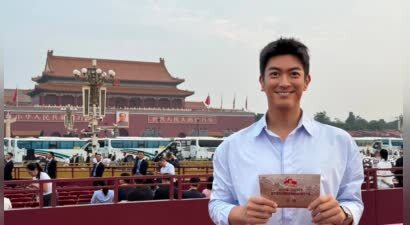 杜江现场观看九三盛大阅兵：祝福祖国！祖国万岁！和平万岁！