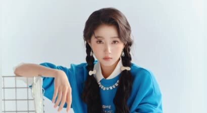 关晓彤化身棒球少女活力十足