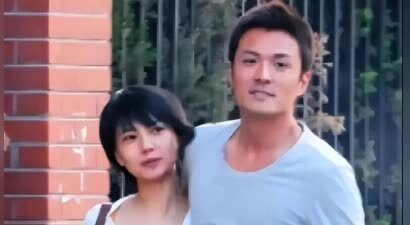 与高圆圆分手后，不温不火没有绯闻，年过40娶旺夫妻子后爆红