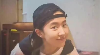 刘亦菲素颜火锅聚会，网友惊呼：神仙姐姐的真实人生！